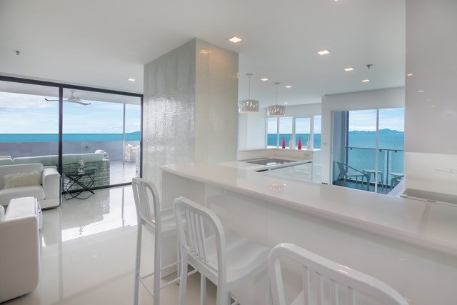 Condominium for sale Pratumnak Pattaya showing the dining and kitchen areas Condominium for sale Pratumnak Pattaya showing the dining and kitchen areas