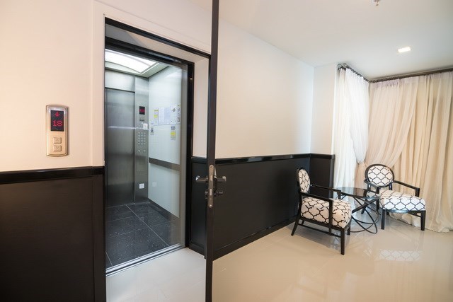 Condominium for sale Pratumnak Pattaya showing the private elevator 