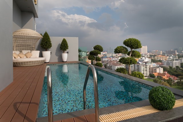 Condominium for sale Pratumnak Pattaya showing the private pool and terraces 
