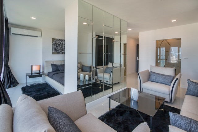 Condominium for sale Pratumnak Pattaya showing the second bedroom suite Condominium for sale Pratumnak Pattaya showing the second bedroom suite
