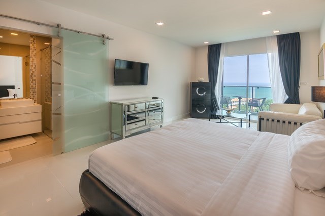 Condominium for sale Pratumnak Pattaya showing the third bedroom suite Condominium for sale Pratumnak Pattaya showing the third bedroom suite