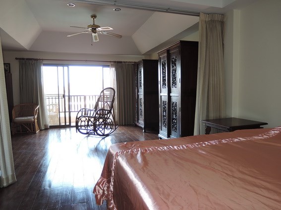 Condominium for Rent at Jomtien Chateau Dale showing the master bedroom