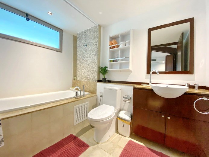 Condominium for rent Pattaya showing the bathroom 