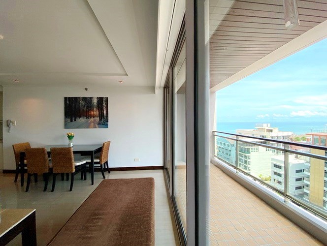 Condominium for rent Pattaya showing the dining area 