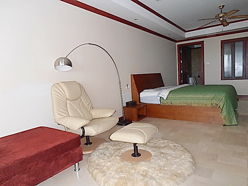 Condominium for sale Jomtien Pattaya showing the bedroom suite
