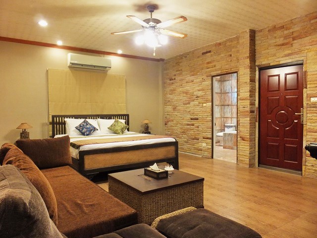 Golf Resort for sale Pattaya area showing Guest suite #1
