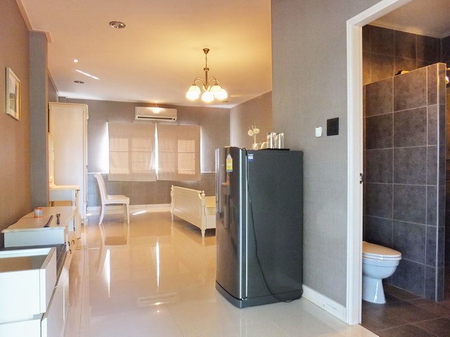 Golf Resort for sale Pattaya area showing Apartment #5