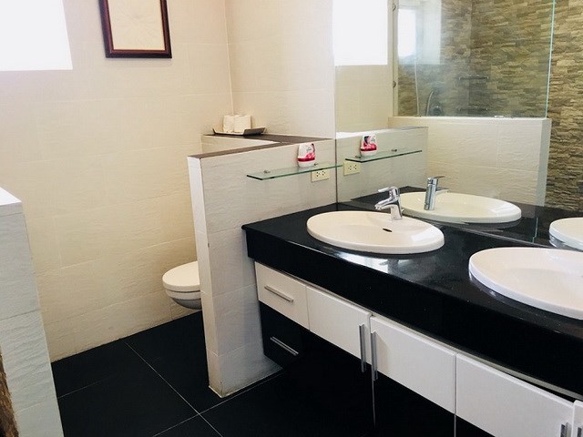 House for rent Na Jomtien showing the bathroom House for rent Na Jomtien showing the bathroom