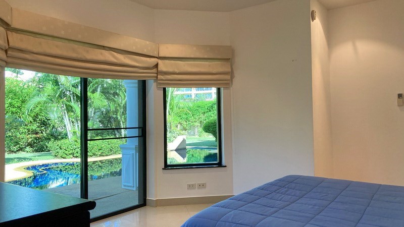 House for rent Jomtien Park Villas showing the second bedroom pool view 