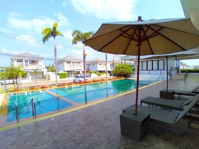 House for rent East Pattaya showing the communal pool and village 