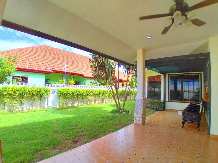 House for rent East Pattaya showing the covered terrace and garden 