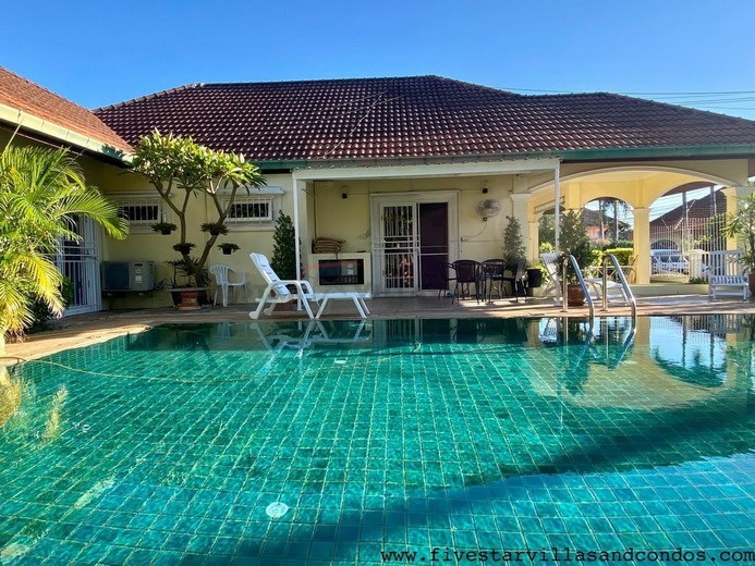 House for rent East Pattaya showing the covered terrace and pool House for rent East Pattaya showing the covered terrace and pool
