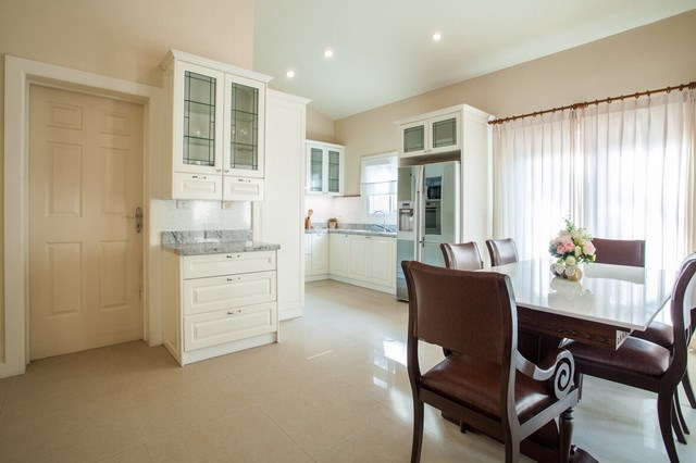 House for sale East Pattaya showing the dining and kitchen House for sale East Pattaya showing the dining and kitchen