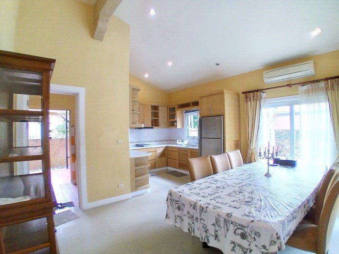 House for rent East Pattaya showing the dining and kitchen areas House for rent East Pattaya showing the dining and kitchen areas