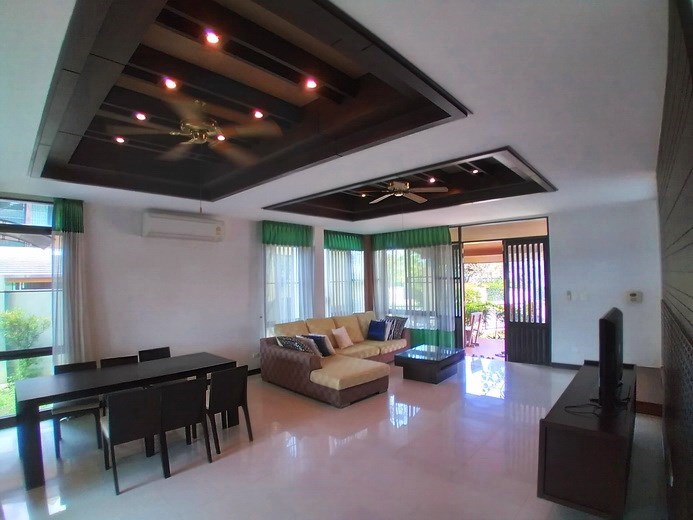 House for rent East Pattaya showing the dining and living areas House for rent East Pattaya showing the dining and living areas