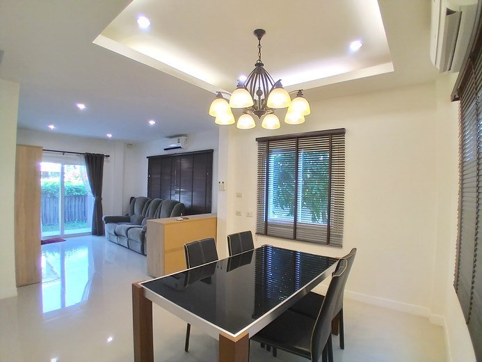 House for rent East Pattaya showing the dining and living areas 