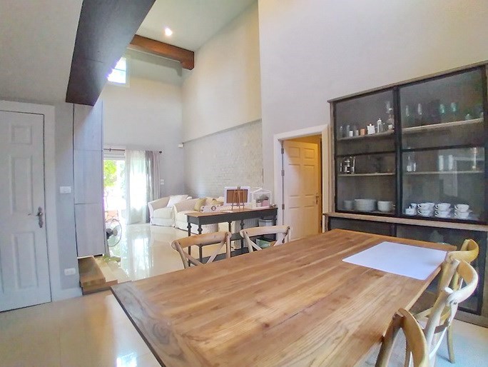 House for rent East Pattaya showing the dining area House for rent East Pattaya showing the dining area