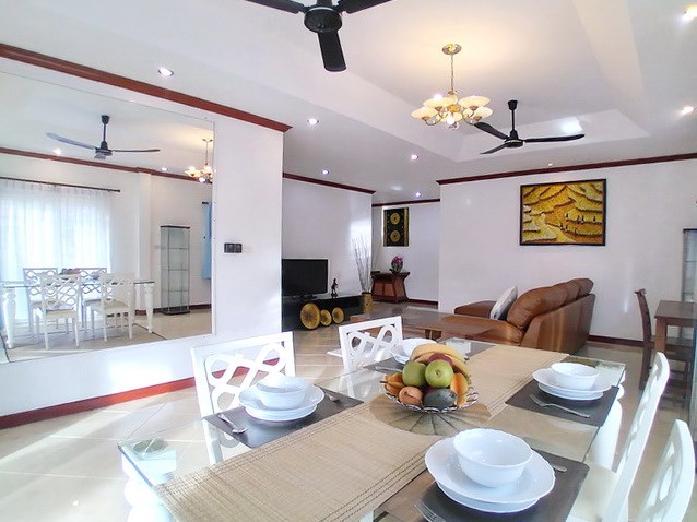 House for rent East Pattaya showing the dining and living areas 