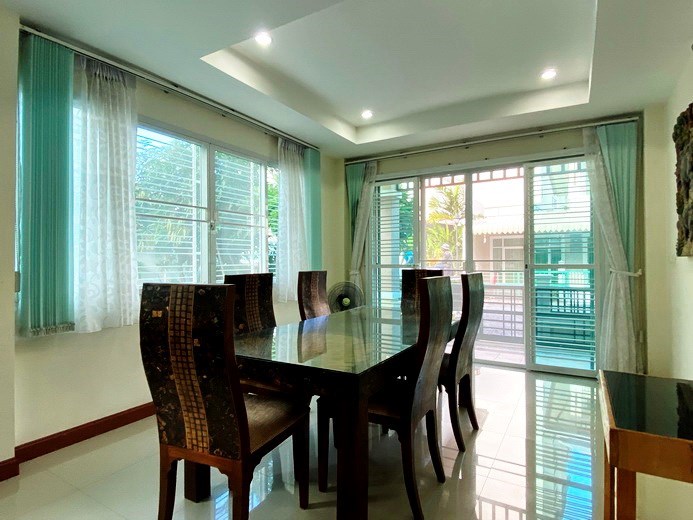 House for rent East Pattaya showing the dining area 