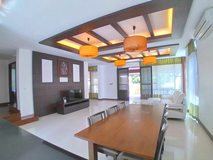 House for rent East Pattaya showing the dining area