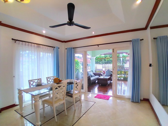 House for rent East Pattaya showing the dining area 