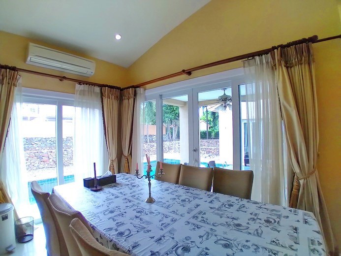 House for rent East Pattaya showing the dining area 