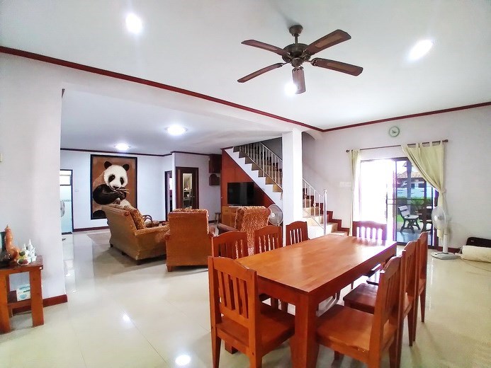 House for rent South Pattaya showing the dining area House for rent South Pattaya showing the dining area