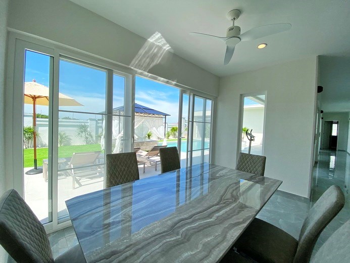 House for rent East Pattaya showing the dining area with pool view 