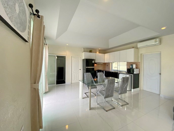 House for rent East Pattaya showing the dining and kitchen areas 