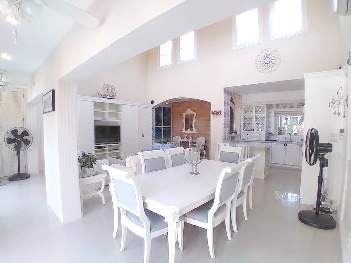House for rent East Pattaya showing the dining, living and kitchen areas 
