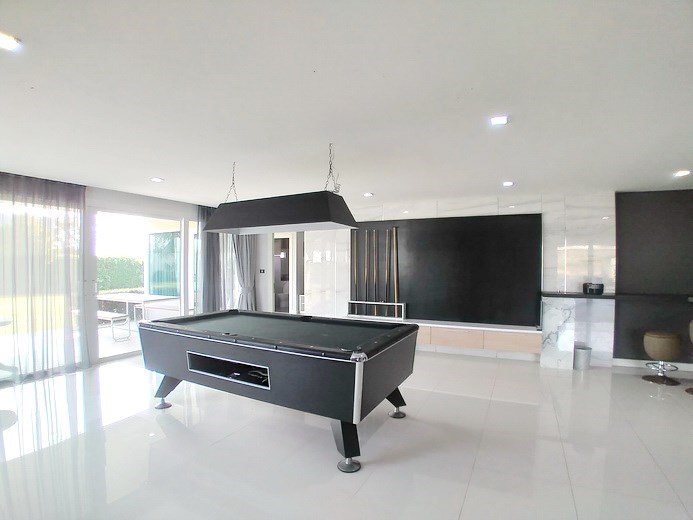 House for rent East Pattaya showing the entertainment room and covered terrace 