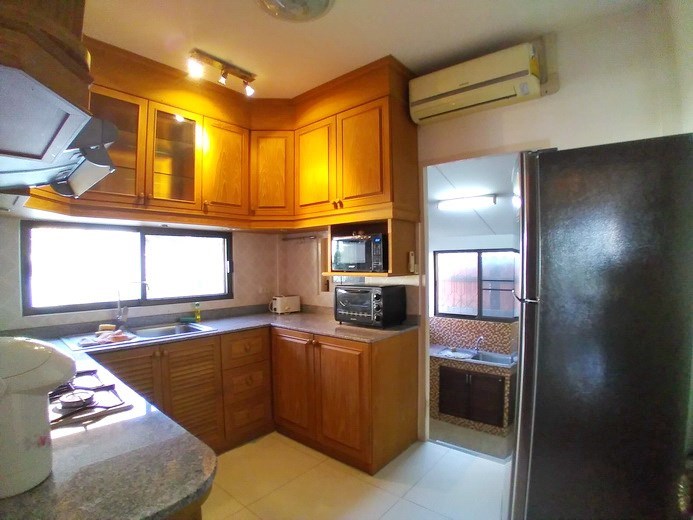 House for rent East Pattaya showing the first kitchen House for rent East Pattaya showing the first kitchen