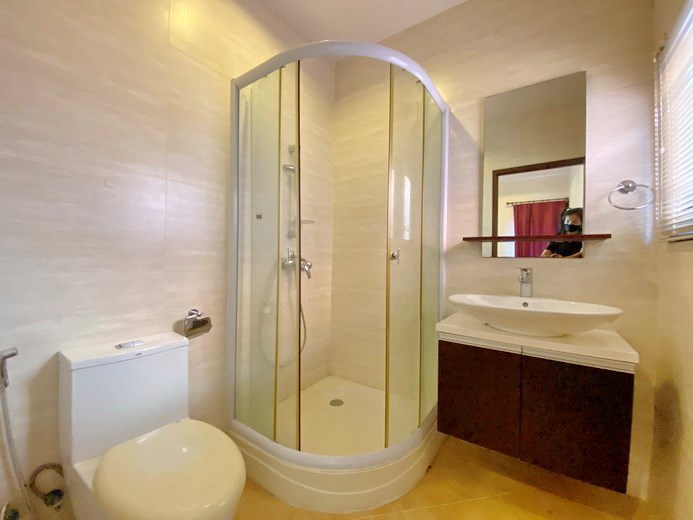 House for rent East Pattaya showing the fourth bathroom 