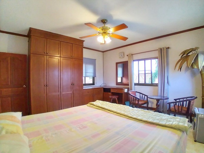 House for rent South Pattaya showing the fourth bedroom with wardrobes House for rent South Pattaya showing the fourth bedroom with wardrobes