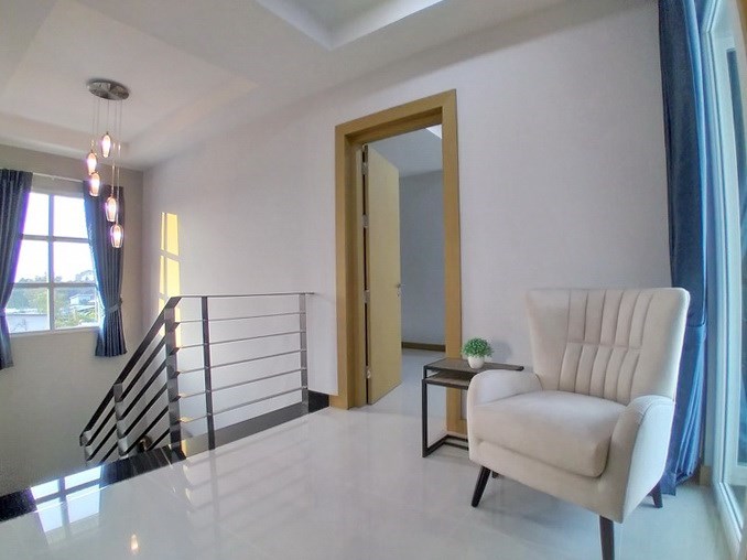 House for rent East Pattaya showing the hallway 