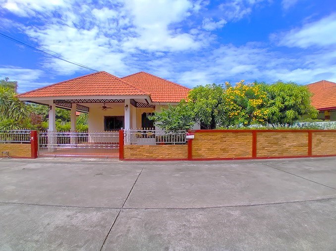 House for rent East Pattaya showing the house frontage 