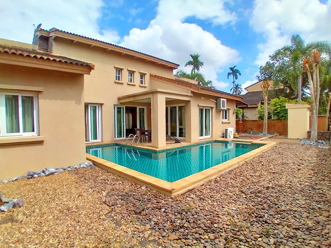 House for rent East Pattaya showing the house, terrace and pool House for rent East Pattaya showing the house, terrace and pool