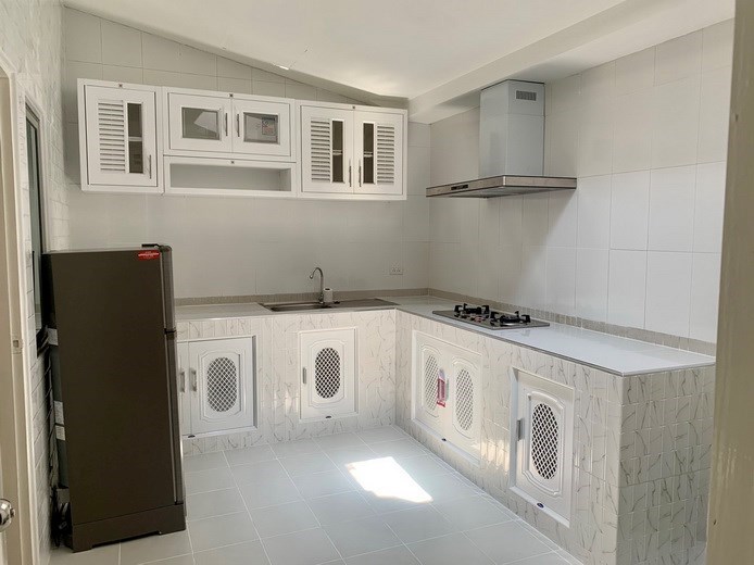 House for rent East Pattaya showing the kitchen House for rent East Pattaya showing the kitchen