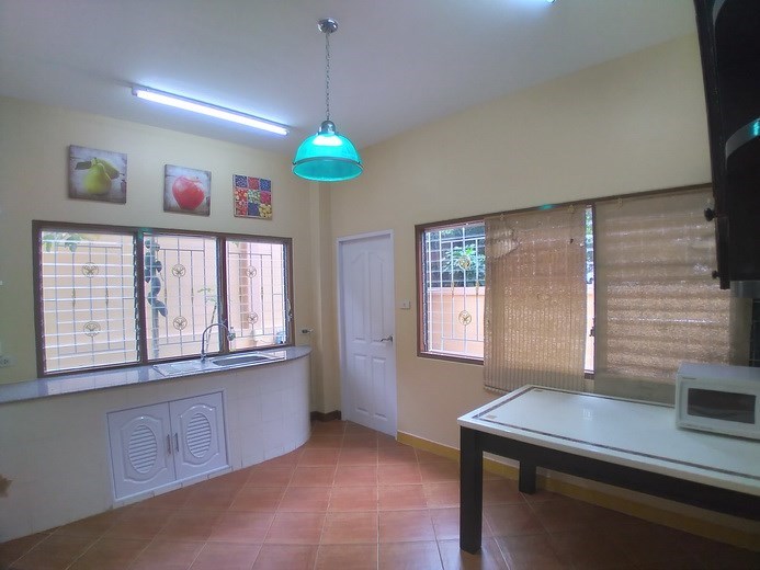 House for rent East Pattaya showing the kitchen area 