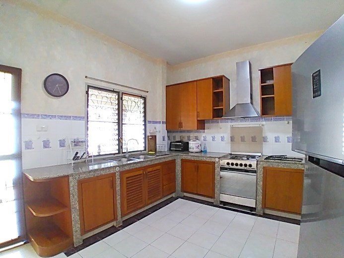 House for rent East Pattaya showing the kitchen House for rent East Pattaya showing the kitchen