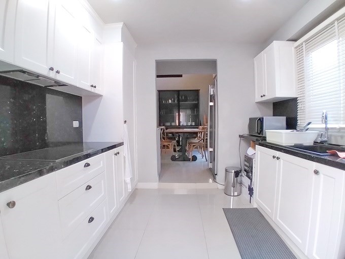 House for rent East Pattaya showing the kitchen House for rent East Pattaya showing the kitchen