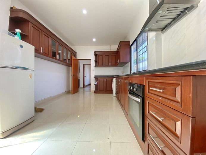 House for rent East Pattaya showing the kitchen 