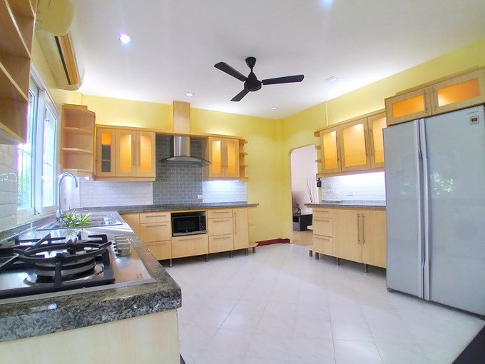 House for rent East Pattaya showing the kitchen 