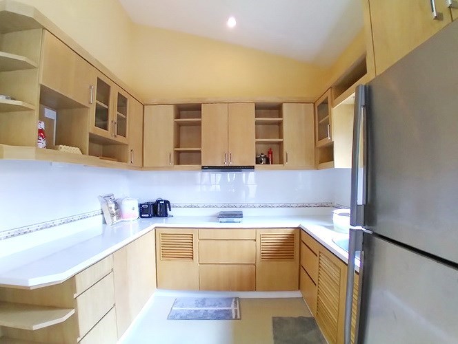 House for rent East Pattaya showing the kitchen House for rent East Pattaya showing the kitchen