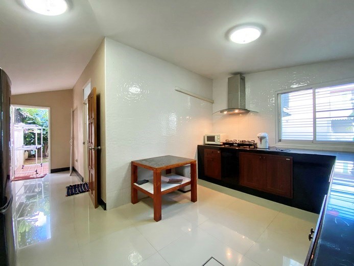 House for rent East Pattaya showing the kitchen and utility area 