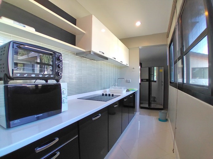 House for rent East Pattaya showing the kitchen