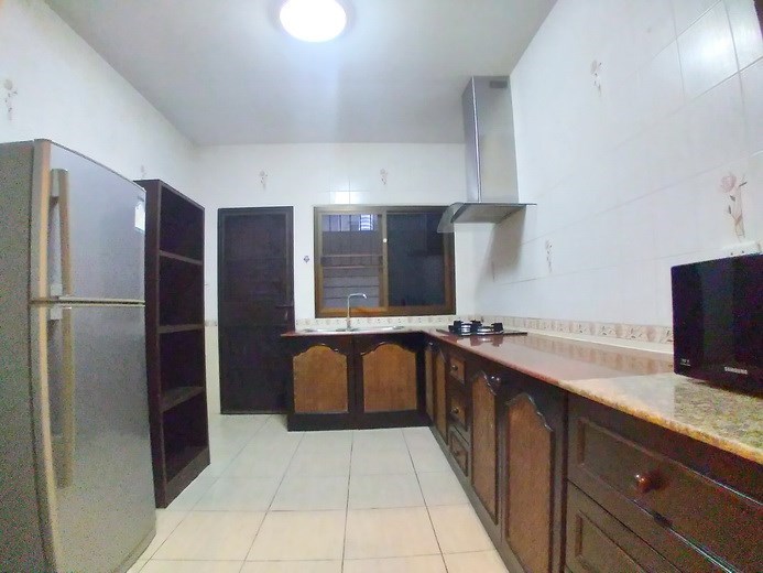 House for rent East Pattaya showing the kitchen