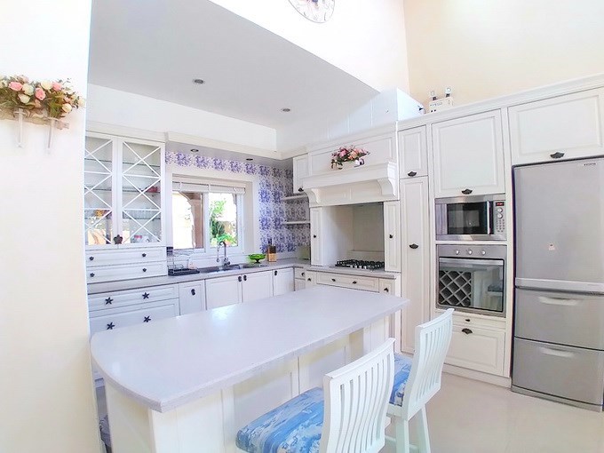 House for rent East Pattaya showing the kitchen House for rent East Pattaya showing the kitchen