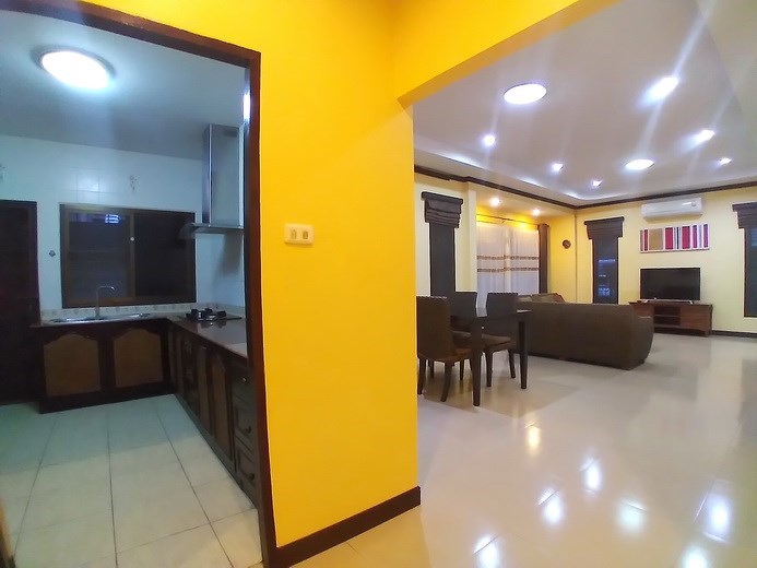 House for rent East Pattaya showing the kitchen, dining and living areas 