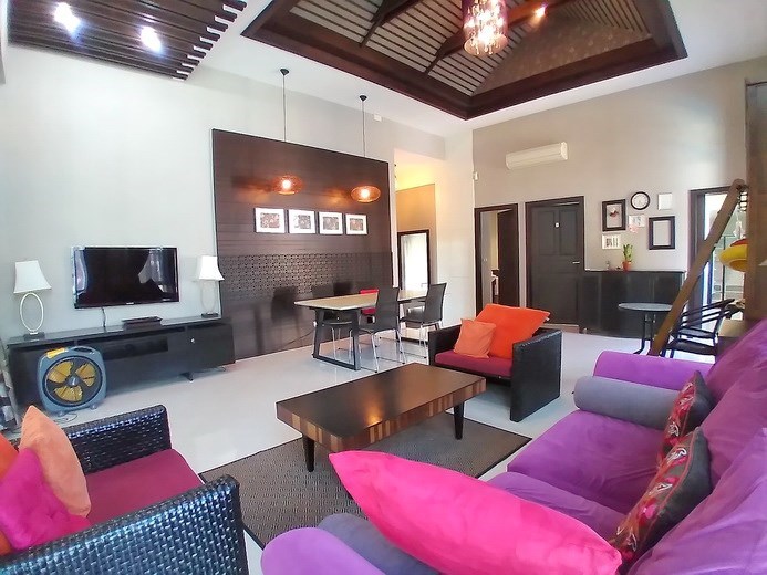 House for rent East Pattaya showing the living and dining areas 